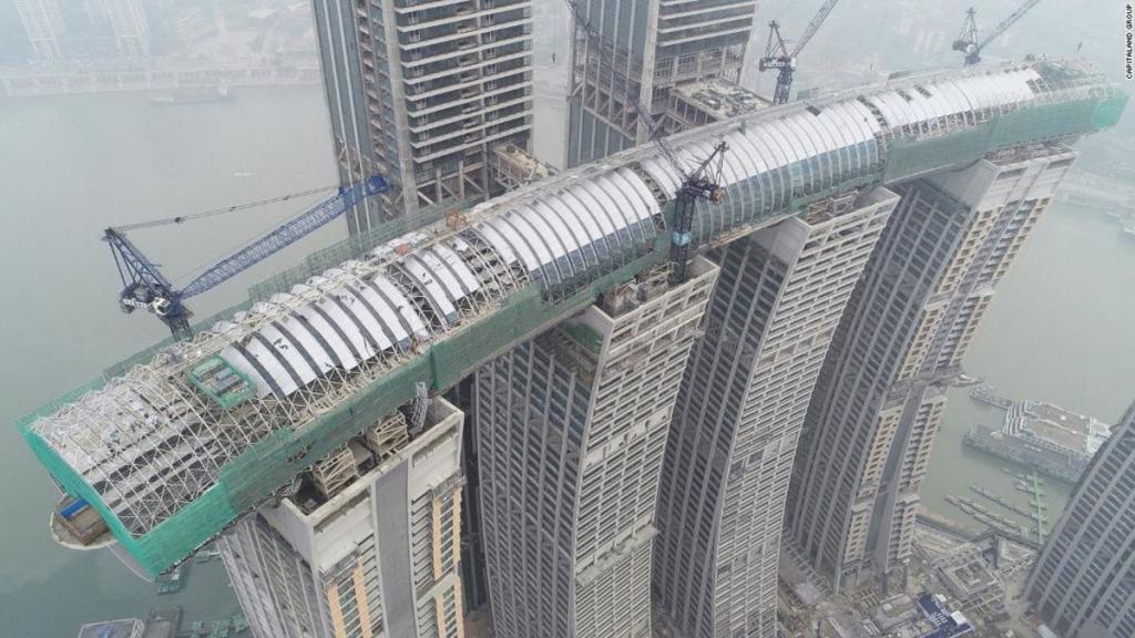 Китай завершает строительство «горизонтального небоскреба» / 