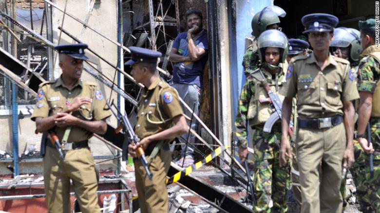В Шри-Ланке объявлен режим чрезвычайного положения
