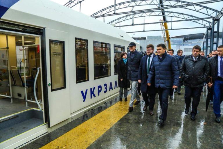 Пассажиров экспресс-поездов в Борисполь защитят от плохой погоды