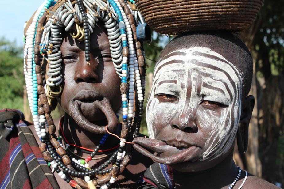 10 самых диких племен Амазонки и Африки
