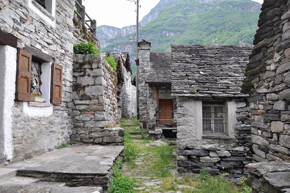 Кориппо – швейцарская деревня, которую превратят в гостиницу