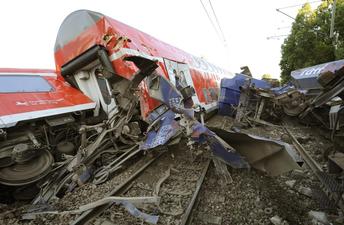 Туристический поезд попал в аварию на Тайване