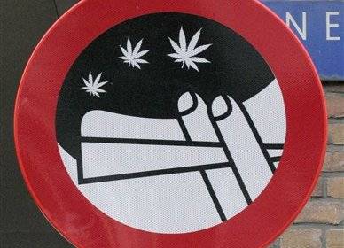 В Амстердаме уберут знаки «не курить»