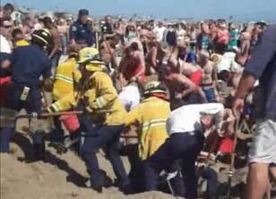 Подросток выжил после погребения заживо на пляже