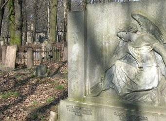 Туристы в Латвии отдохнут на кладбище