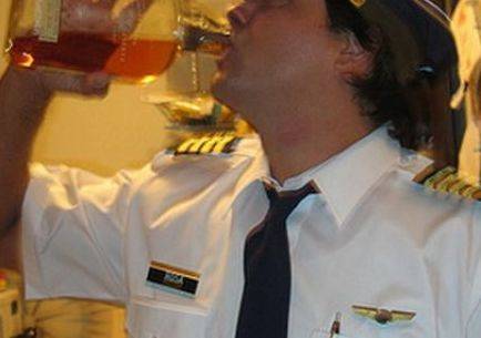 Штурман самолета пил водку перед катастрофой