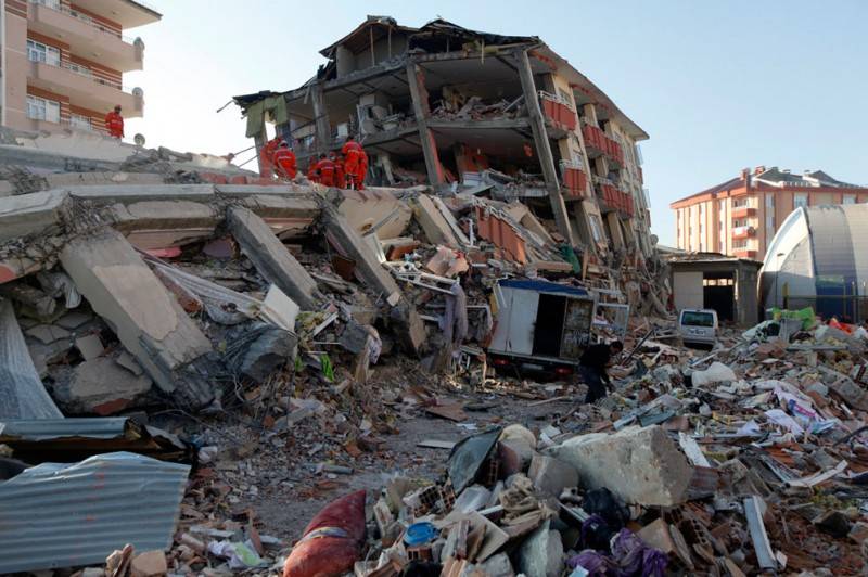 Турция снова пострадала от разрушительного землетрясения