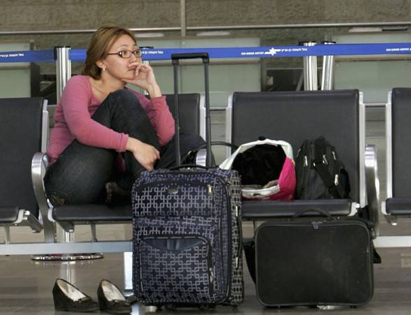 Из-за скрытых сборов за багаж пассажирка больше недели жила в аэропорту