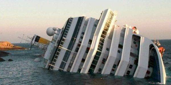 Число погибших при крушении лайнера Costa Concordia выросло до 15 человек