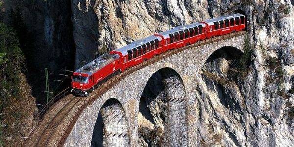 Вид на Швейцарию из окна поезда