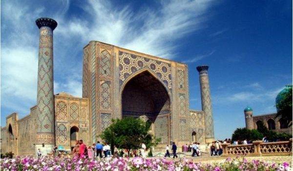 Узбекистан ввел туристический сбор для иностранных гостей