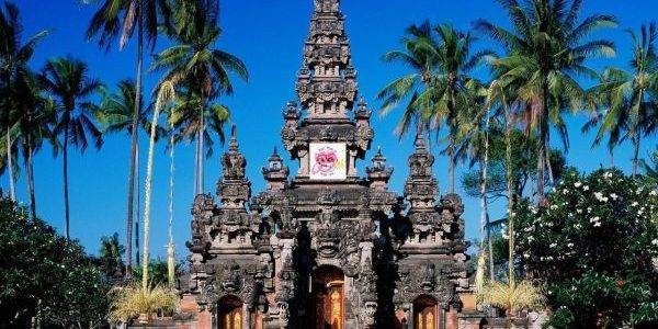 У храмов Бали установят таблички, запрещающие заниматься сексом