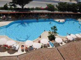 В бассейне турецкого отеля утонул мальчик