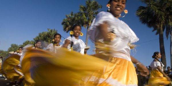 Танцуют все: на Кубе проходит карнавал!