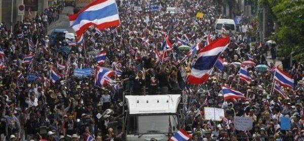 Протестующие в Таиланде сняли блокаду с Дома правительства