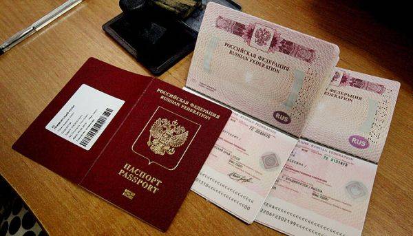 Украина вводит визовый режим для россиян и выходит из СНГ