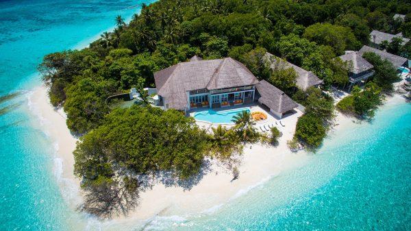 В 5-звездочный отель на Мальдивах срочно требуется продавец книг