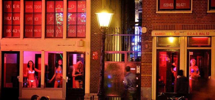 Жрицы любви в Амстердаме покинут Квартал красных фонарей?